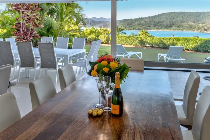 Bella Vista East 3 Luxury Ocean Views Large Flat Grassed Area And Buggy - Image 1