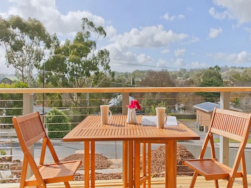 Hahndorf Haven-Absolutely Central 5 beds/2 ensuite - Image 1