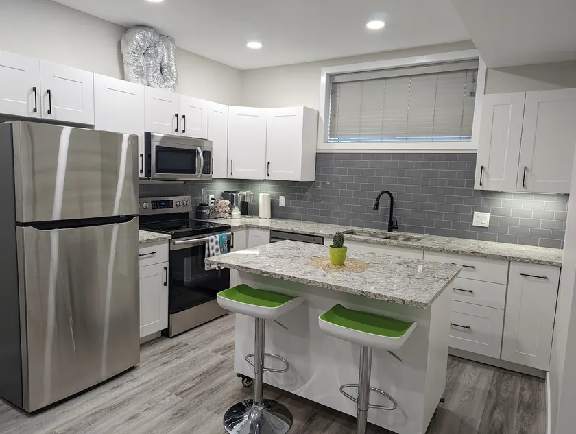 Confortable brand-new close to downtown - Image 1