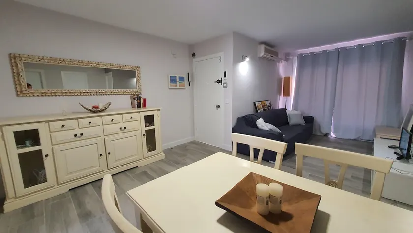 Stylish apartment 100 meters from the beach - Image 1