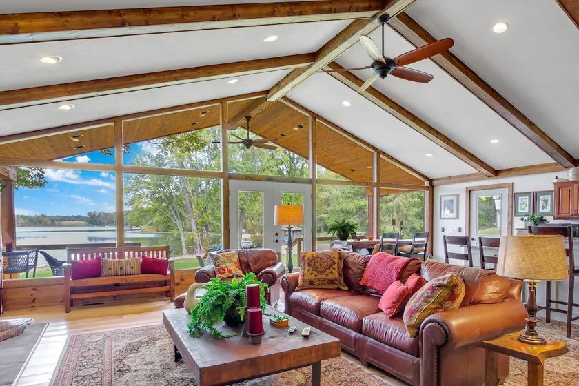 Bungalow Charm - Image 1