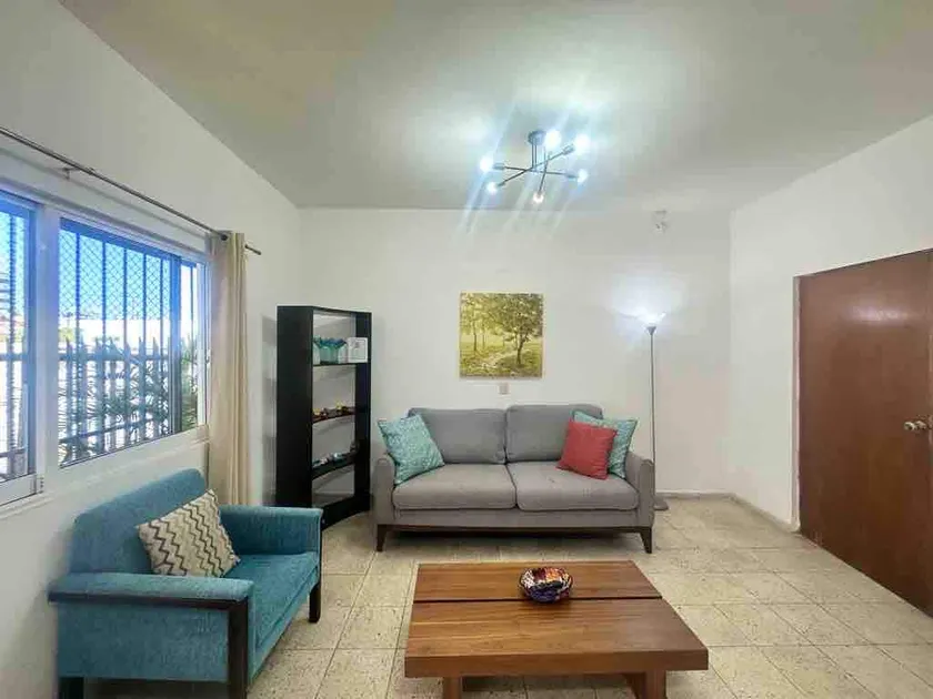 Spacious downtown apartment, minutes from the esplanade - Image 1
