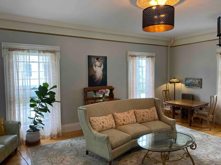 Elegant, Spacious, Renovated, Sunny Apartment! - Image 1