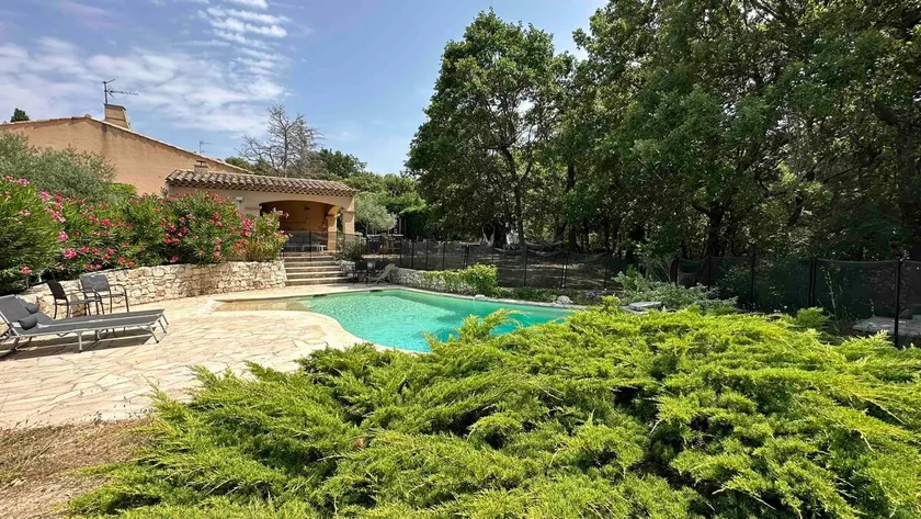 Stunning Villa, Saltwater Pool & AC, 10 min Aix - Image 1