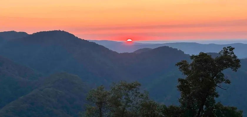The Hilltop - Amazing Sunrise & Mountain Views - Image 1