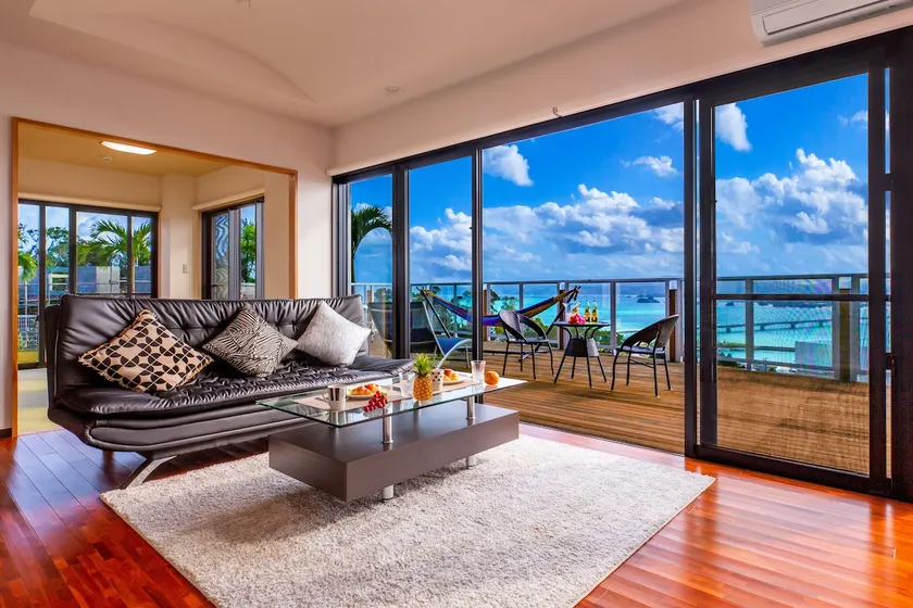 Popular Kouri Island! Ocean view! Fully equipped with BBQ equipment! Spacious wooden deck with garden! - Image 1
