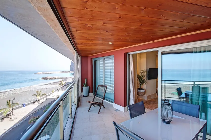La Sal | Beachfront apartment with terrace - Image 1
