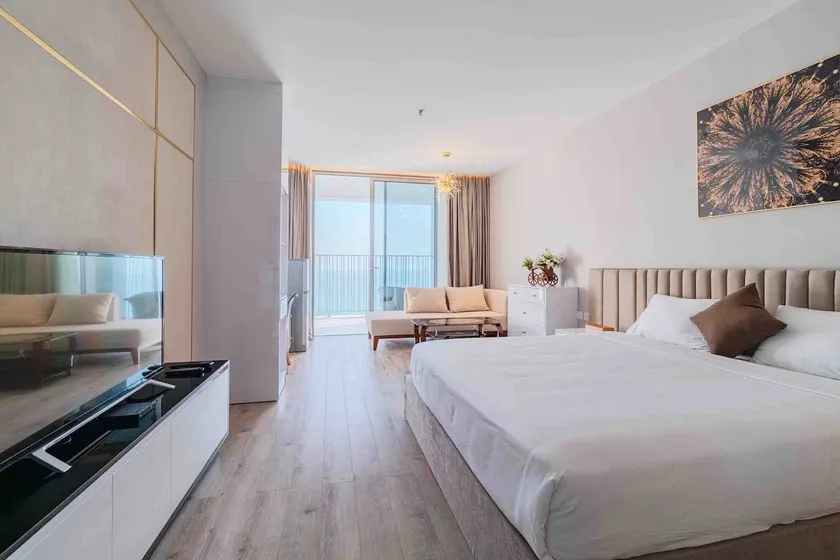 Panorama Beachfront w/ Balcony, Central, Pool& Gym - Image 1