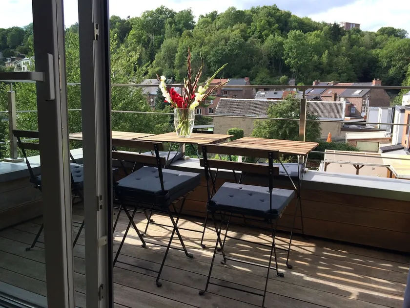 In Namur itself, apartment with terrace, free parking - Image 1