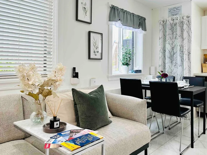 2BR Laneway Suite - Oakridge - Free Parking & Pets Welcome - Image 1