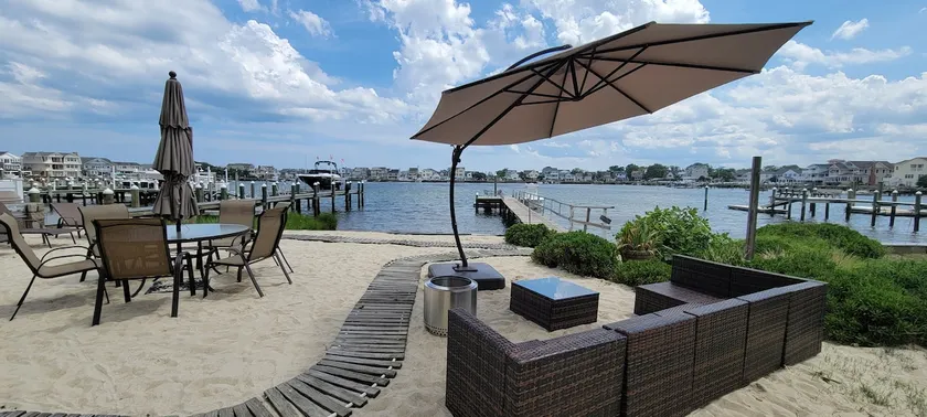 Waterfront beachouse - Image 1