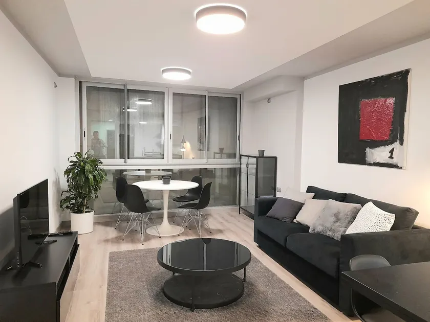 Apartment with views next to the Cathedral of Almería - Image 1