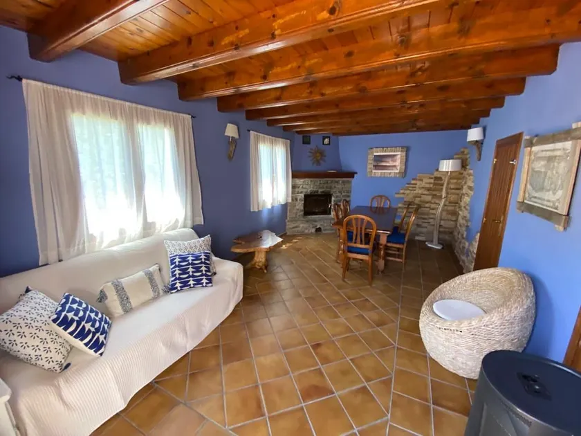 House with spectacular views - Image 1