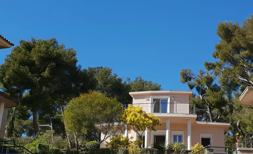 Beautiful villa with unique sea view for rent - Image 1