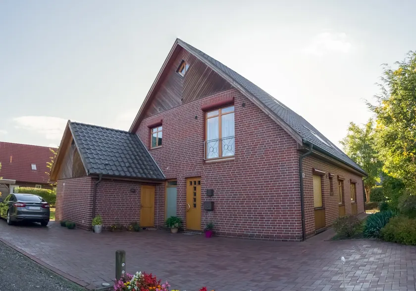 Large bright apartment with garden and Netflix - Image 1