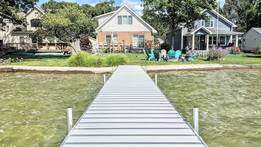 Waterfront Lake Home, 22 min drive to Notre Dame - Image 1