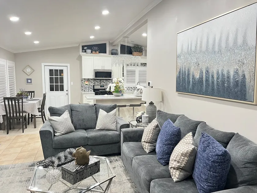 Modern HOME•3BA•2BTH•KiNG•Queen•Full Bed - Image 1