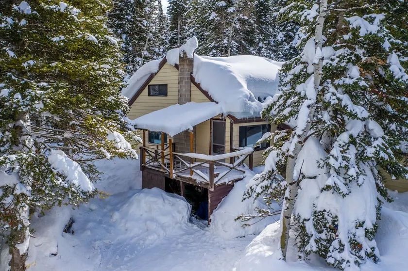 Rustic & Peaceful Silver Fork Mountain Retreat - Image 1