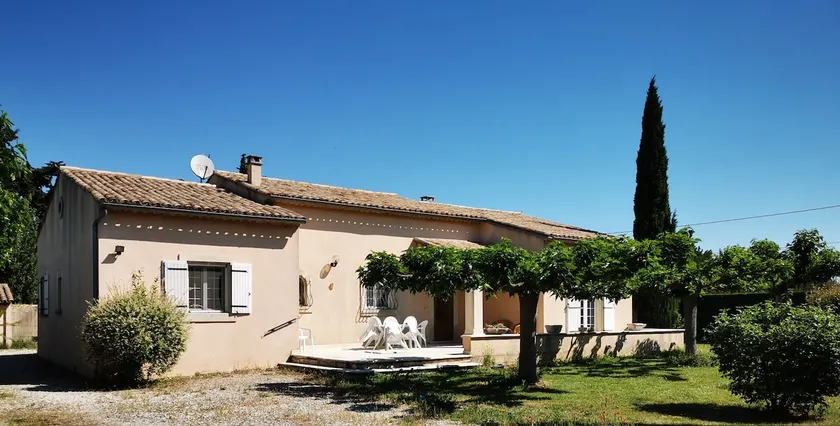 Spacious house at the gates of the Luberon - Image 1