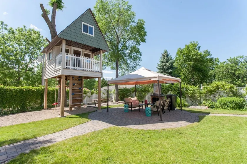 Spacious and beautiful Alexandria home - Image 1