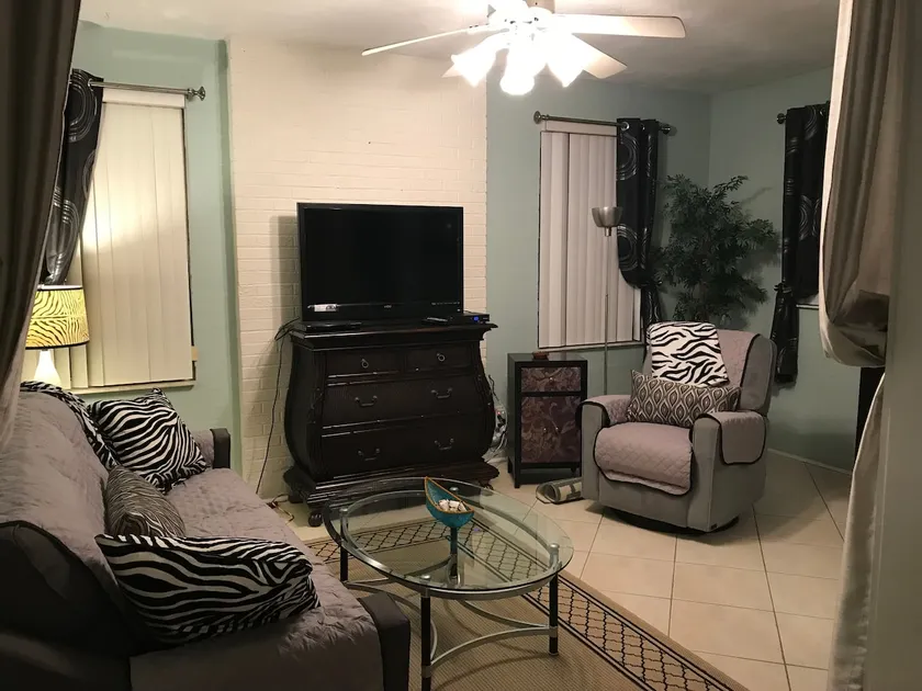 Cozy Condo 3 Min Walk2Beach-Unit 2 1Bd/1Ba/LR/Kitc - Image 1