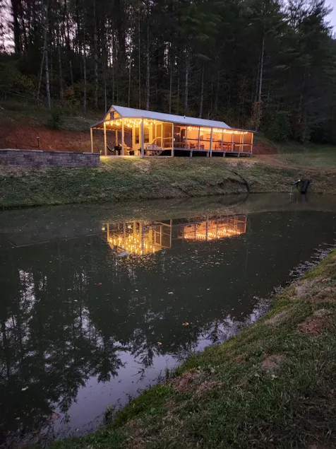 Cabin in the Cove - Image 1
