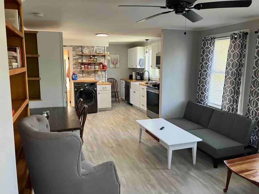 Cute Apt w/ Parking & W/D! - Image 1