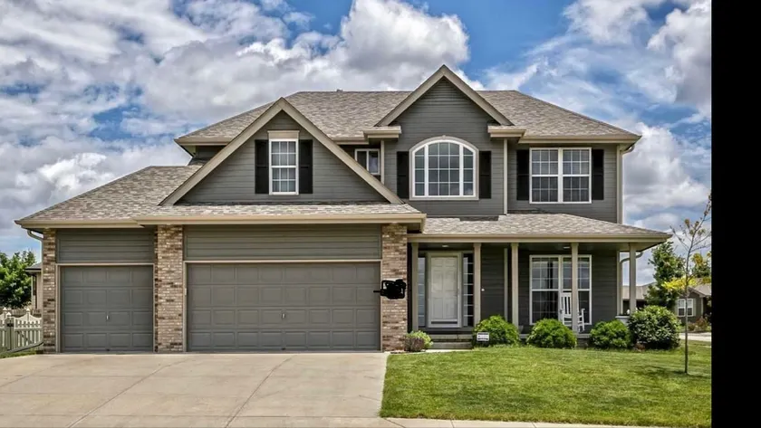 6 Bedroom Updated & Spacious FAMILY Home! - Image 1