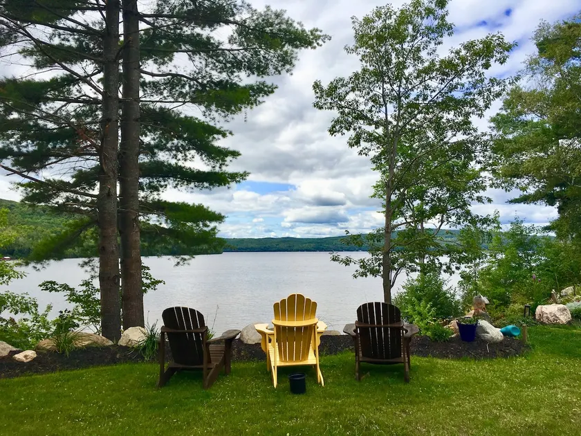 Lakeside Cottage Getaway - Image 1