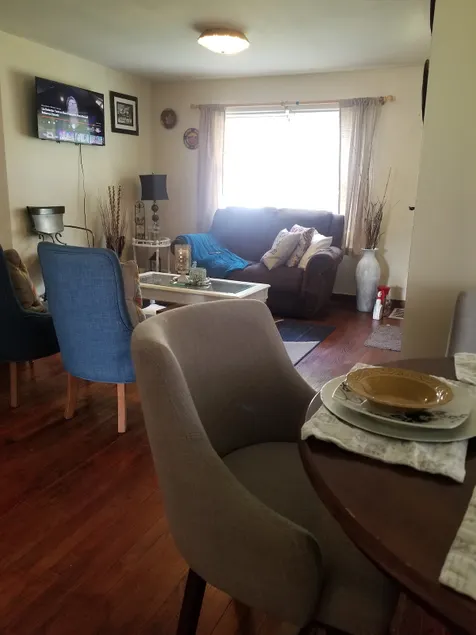 Cozy, comfortable, and 2 minutes from downtown - Image 1