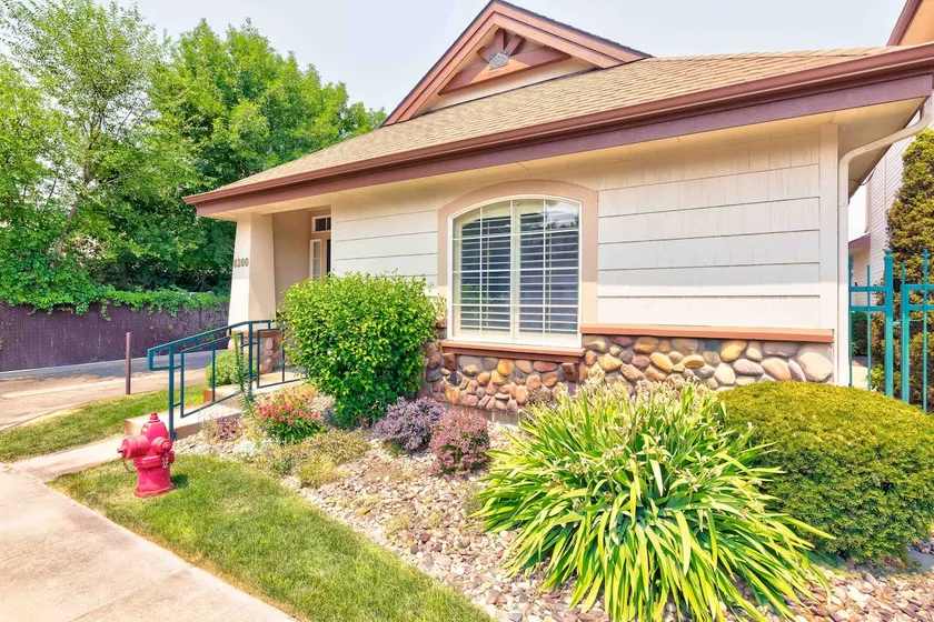 Cozy Corner House by the Boise Greenbelt. - Image 1