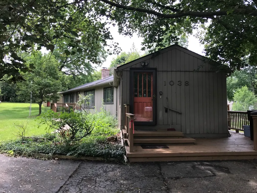 Convenient lodging for 4 on A2 visits CR26-1970 - Image 1