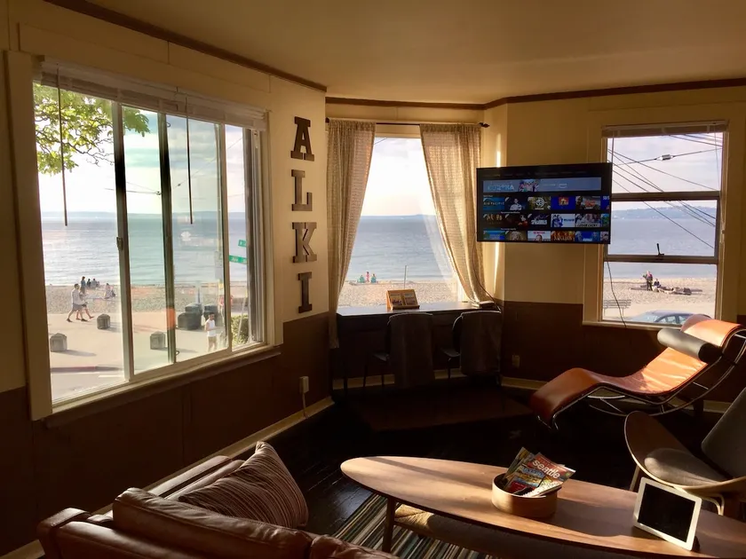 On ALKI Beach, 2 bedroom, unobstructed beach views - Image 1