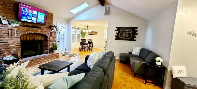 Show-Me Springfield, dog friendly with a hot tub! - Image 1