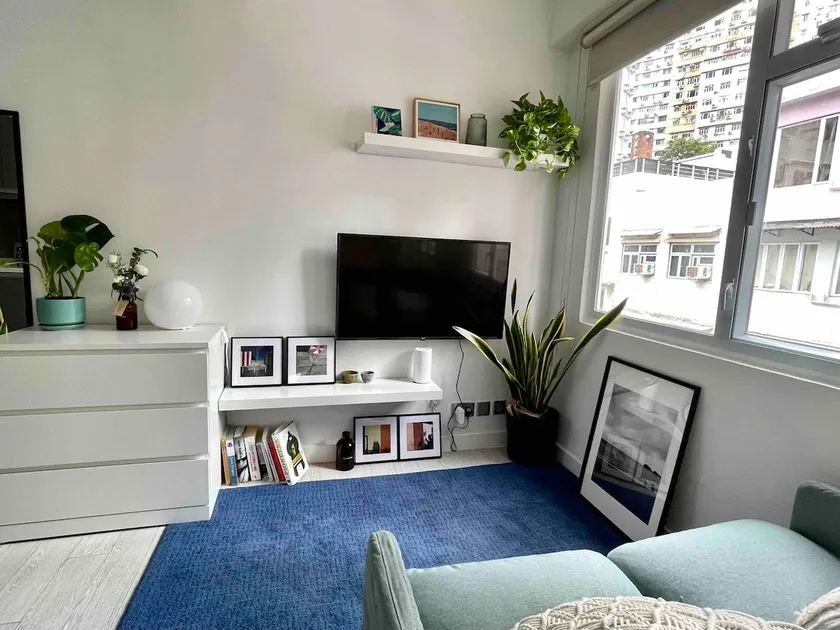 Charming studio with city-view rooftop - Image 1