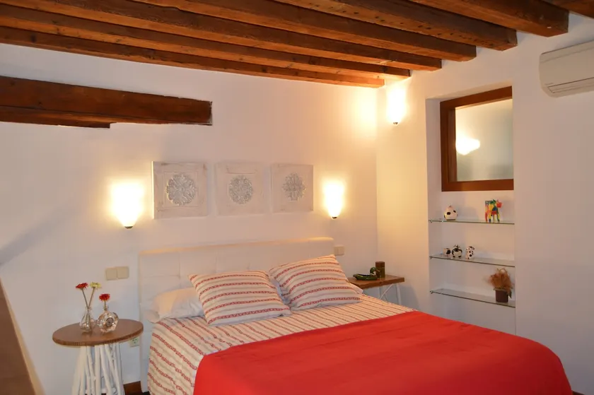 Nuncio Viejo Apartments, Apartment with king-size bed. - Image 1