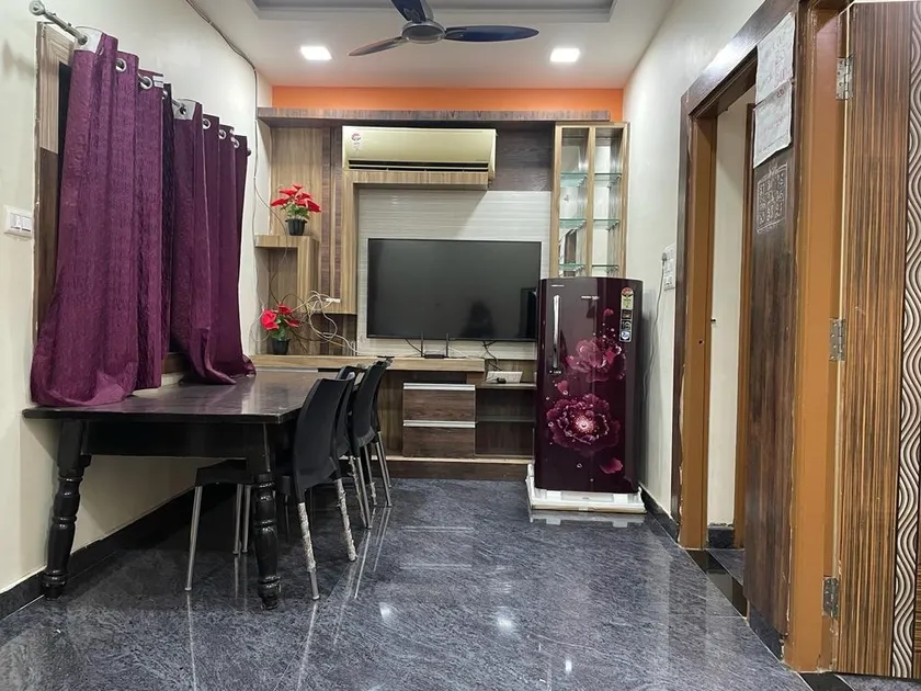 Private Two Bedroom Flat - Image 1