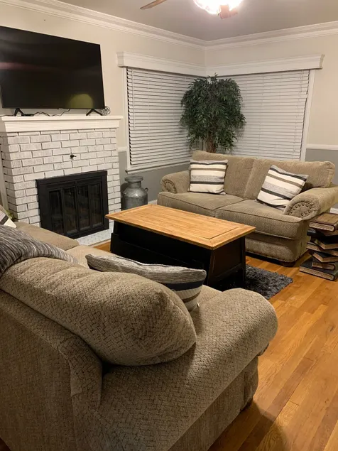 Jacki Lynn’s Large Idaho Falls Downtown Brick Home. 2-3 Kings! - Image 1