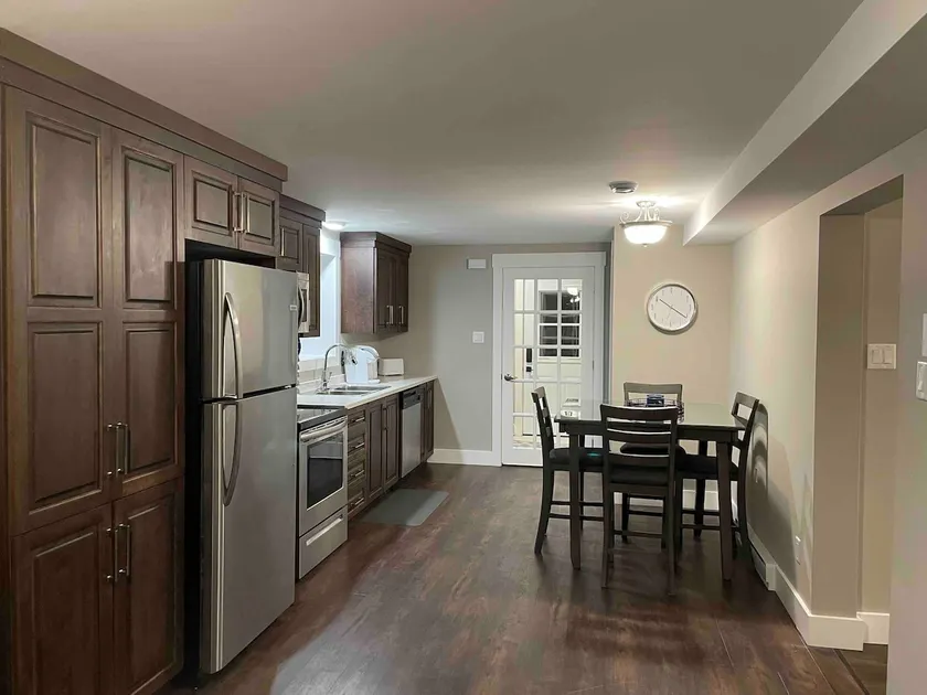 The lower Hillside Suites : 10 mins from airport! - Image 1