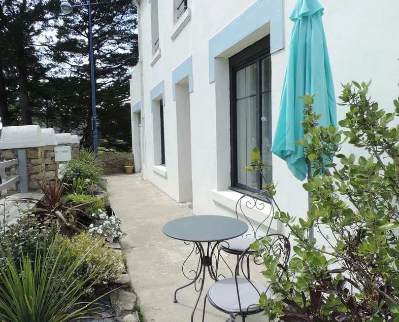 Charming beachfront studio - Image 1