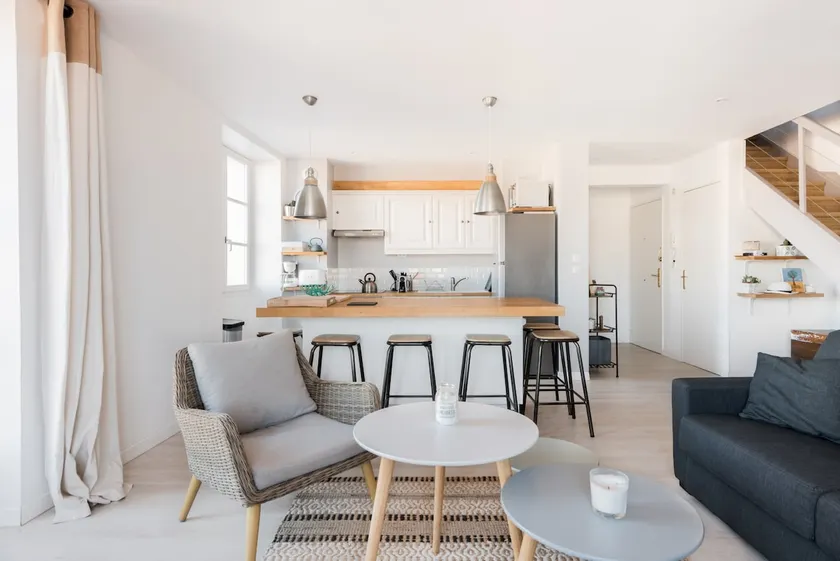 Head to the Sea from a Sleek Duplex in Nice's Old Town - Image 1
