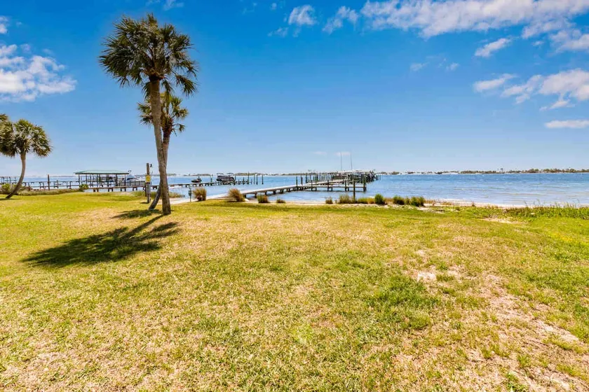 Spacious & Peaceful Emerald Coast Escape - Image 1