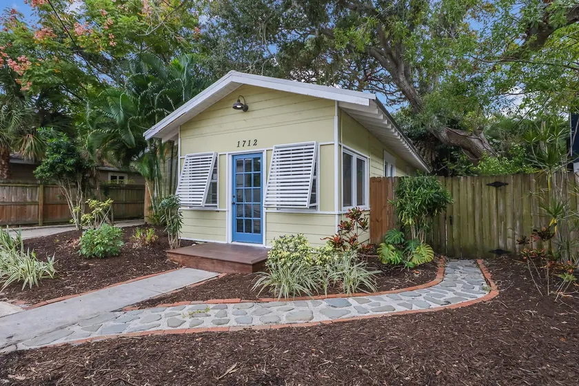 Charming Beach Cottage - Image 1