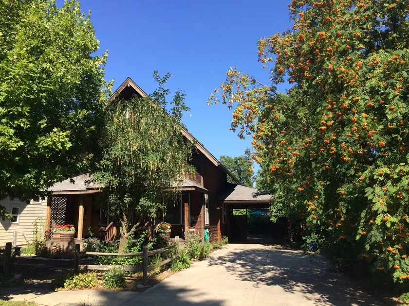 Perfect Location. Newer house- Kayaks, Bikes, Toys - Image 1