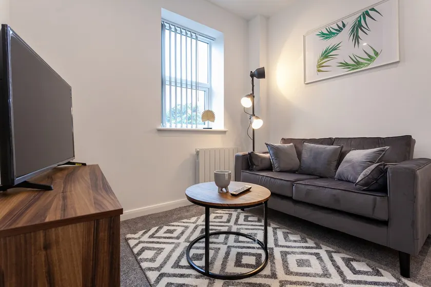 Modern & Cosy 2 Bedroom Bolton Apartment - Image 1