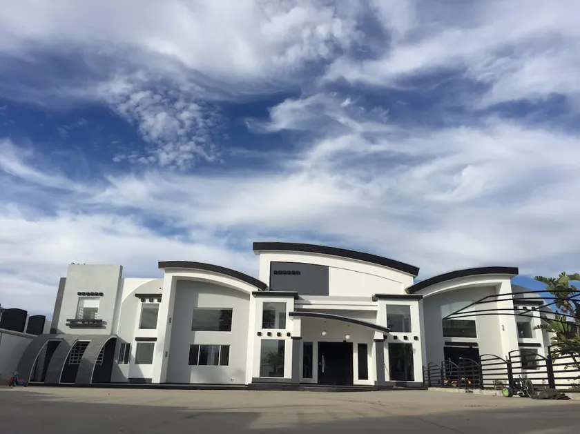 ”Private gym and comfort: Modern luxury house” - Image 1