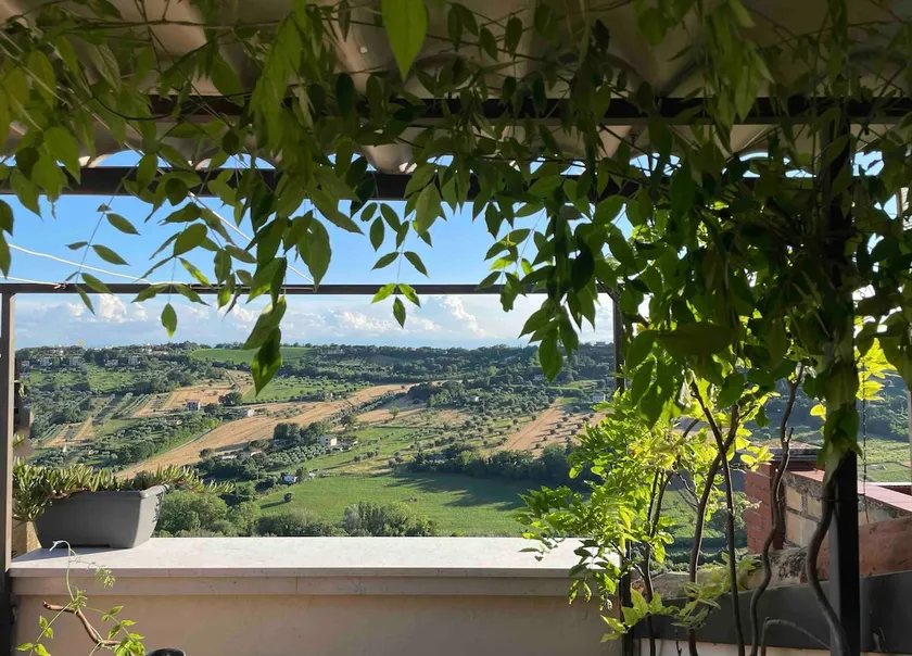 Detached house with a view. - Image 1
