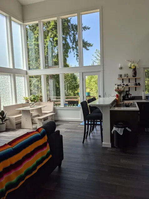 Loft-style 2 bed/2 bath home - Image 1