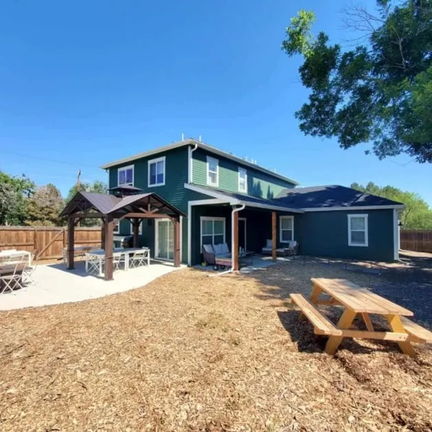 Modern Farmhouse on 1 acre 4 bedrooms, 5 bathrooms - Image 1