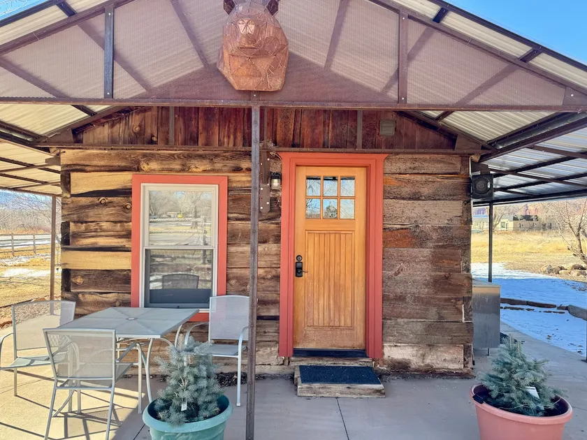 Renovated 1800s Pioneer Cabin 8 min 2 Capitol Reef - Image 1